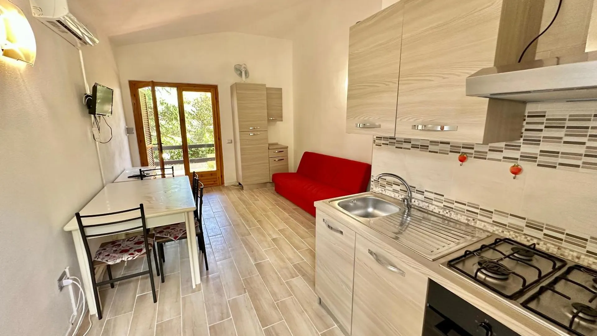 Appartamento Con Veranda - Zona Centrale A 650 Mt Dalla Mare San Teodoro  Itálie