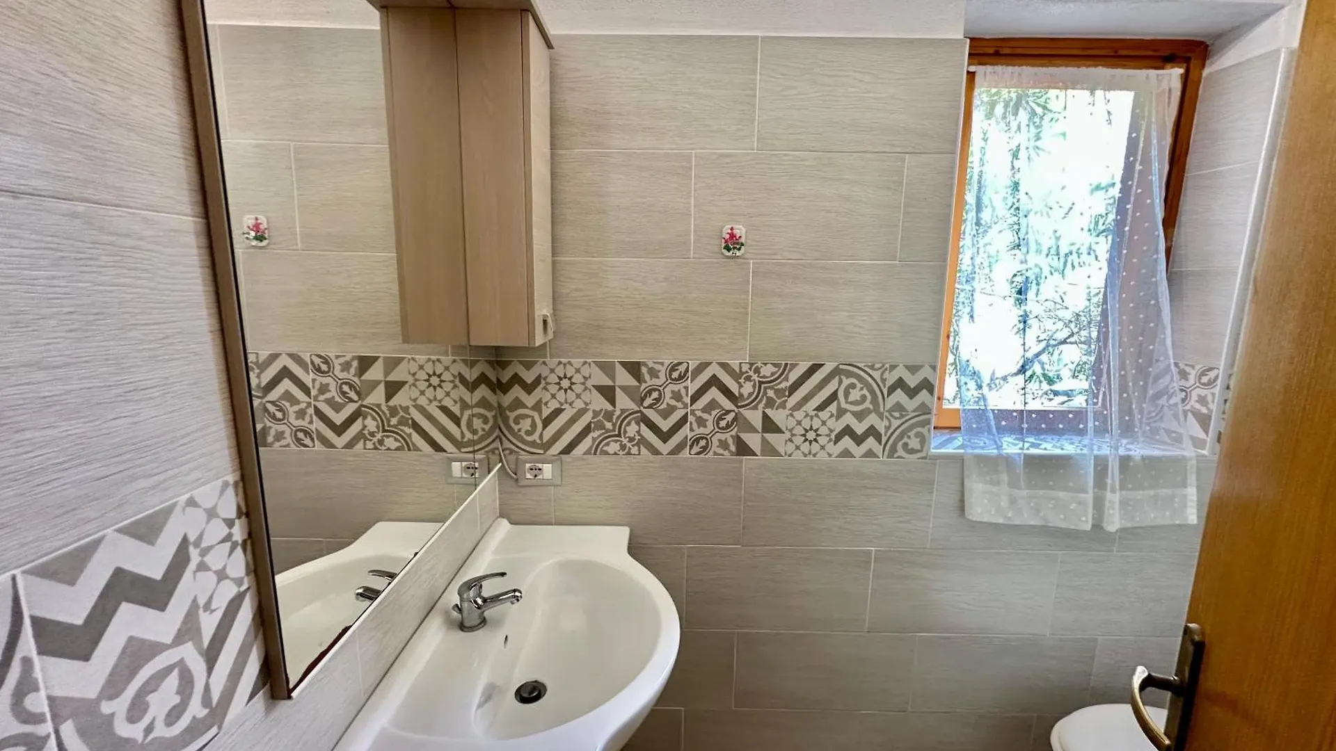 Appartamento Con Veranda - Zona Centrale A 650 Mt Dalla Mare San Teodoro  0*, San Teodoro (Sardinia)