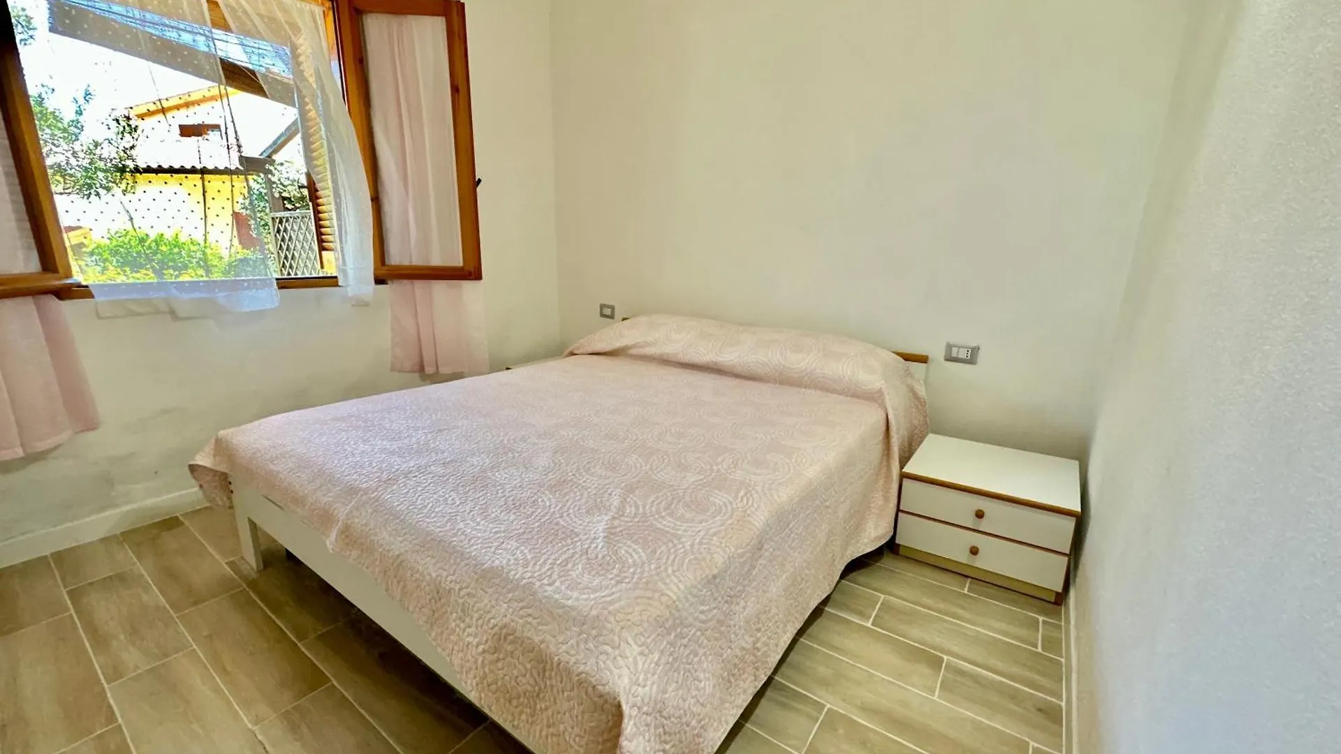 Appartamento Con Veranda - Zona Centrale A 650 Mt Dalla Mare San Teodoro  San Teodoro (Sardinia)